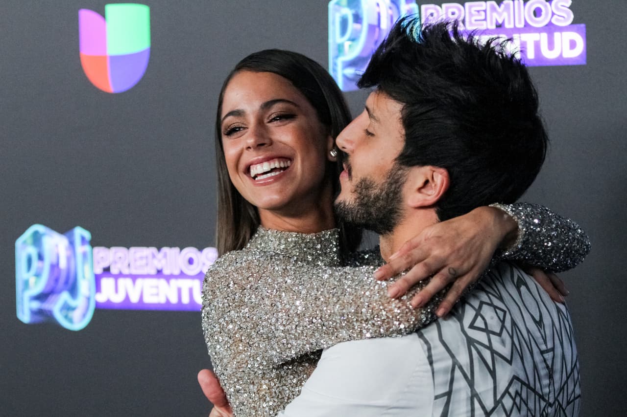 Aprovecharon cualquier momento para abrazarse y darse tiernos besos.