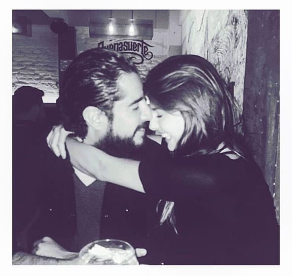 La actriz sorprendió con la gran noticia de su matrimonio y su primer embarazo cuando la revista lo publicó.