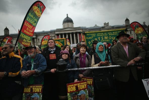 Miles se concentraron en la Plaza Trafalgar.