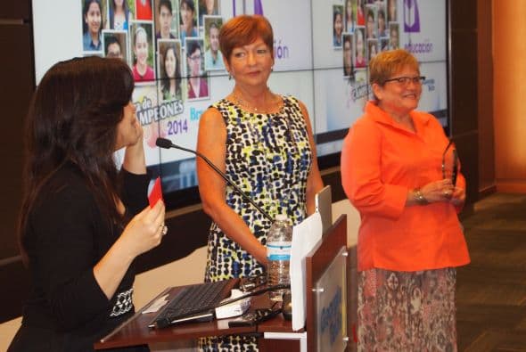 Como cada año, desde 2004, Univision Atlanta y Brandsmart festejaron a los 16 jóvenes hispanos ganadores de la beca Liga de Campeones y medio de una emotiva ceremonia que concluyó con una deliciosa cena para todos los asistentes.