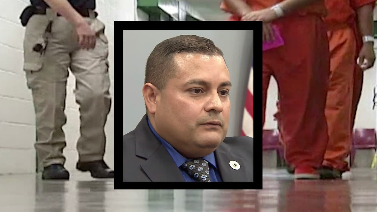 José López, vicepresidente del Sindicato de Oficiales del condado Harris, 
<b>dijo que la mujer fue golpeada "severamente" en la cara</b> y abusada sexualmente por este recluso. No se trata de la primer irregularidad en la cárcel del condado de Harris. López ya había denunciado, a través, del sindicato de agentes y oficiales de detención del condado Harris malas condiciones de trabajo en las 
<a href="https://www.univision.com/local/houston-kxln/un-recluso-de-la-carcel-del-condado-harris-da-positivo-para-coronavirus">instalaciones de la cárcel.</a>
<br>
<br>
<b>"Hemos tenido oficiales que se han orinado porque no hemos tenido personas que los pueden venir a relevar"</b>, dijo José López.