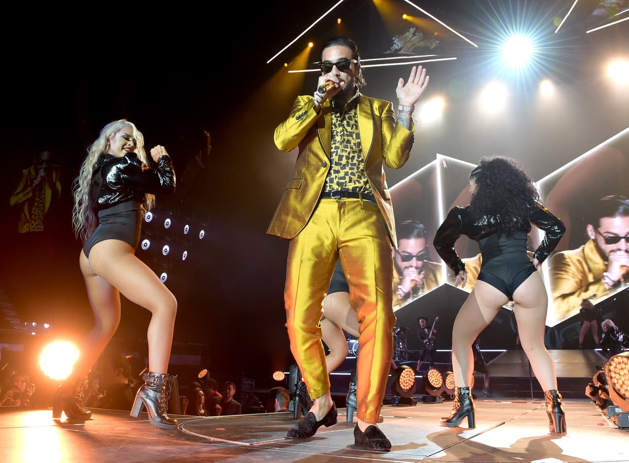 Más claro no canta un gallo: si Maluma quiere grabar a dúo con Selena Gómez,
<b><a href="https://www.univision.com/musica/reggaeton/estoy-enamorado-de-cuatro-babys-siempre-me-dan-lo-que-quiero-la-polemica-cancion-de-maluma-que-tachan-de-machista"> el tema tendrá que ser muy distinto a 'Cuatro Babys',</a></b> por ejemplo.