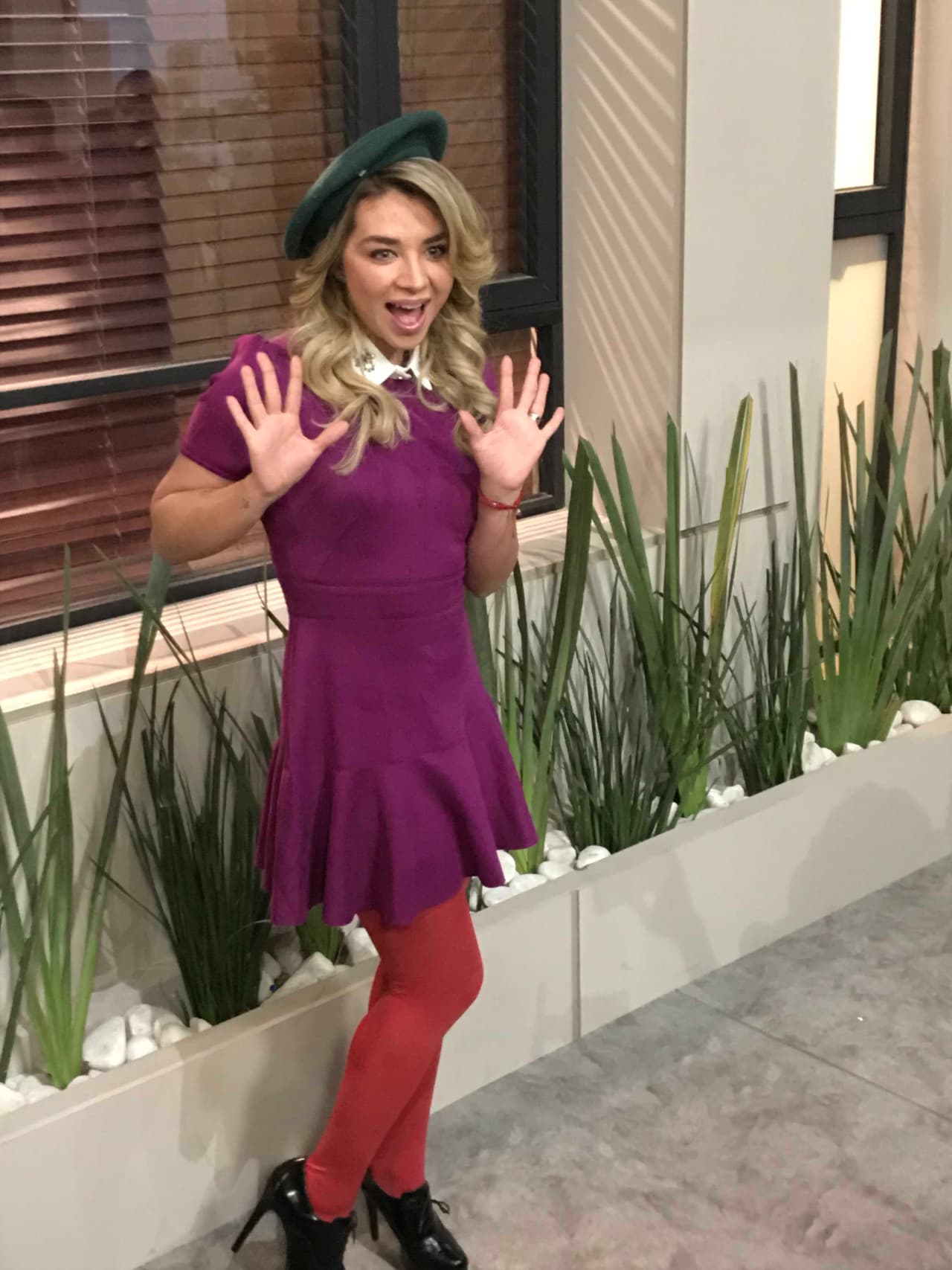 Tras más de una década de haber interpretado a este personaje, la actriz de 30 años se expresa emocionada de regresar a la pantalla chica. "Me siento un poco más segura porque el género de comedia es algo que desde entonces hasta ahorita he estado trabajando bastante. Entonces, regreso con este personaje que quiero mucho y con un poco más de experiencia en la comedia", dijo a Univision Entretenimiento.