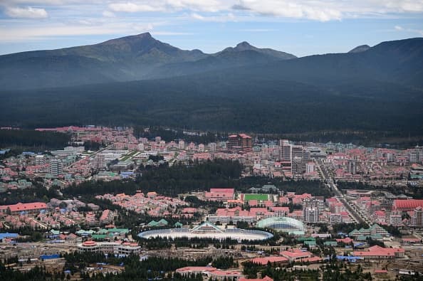 Corea del Norte es blanco de múltiples sanciones de la comunidad internacional a causa de sus programas nucleares y balístico que lastran su economía.
<br>