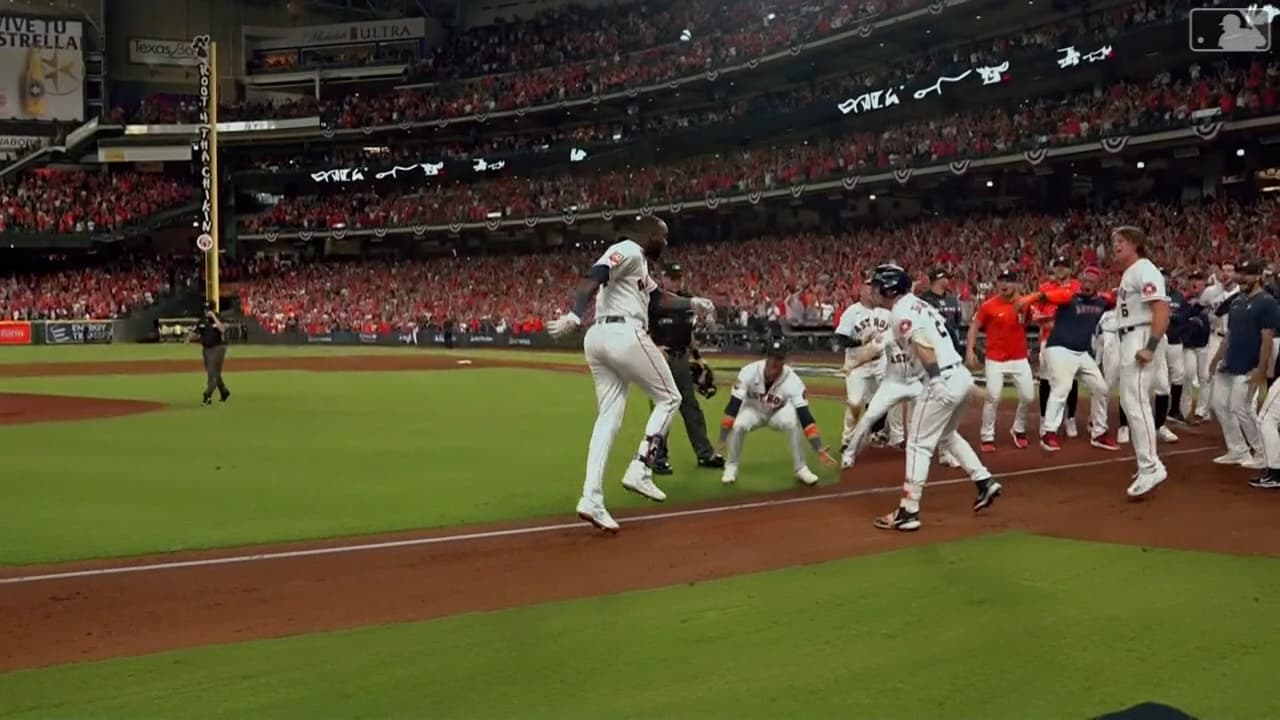 Impresionante voltereta da a Astros primer juego de serie divisional