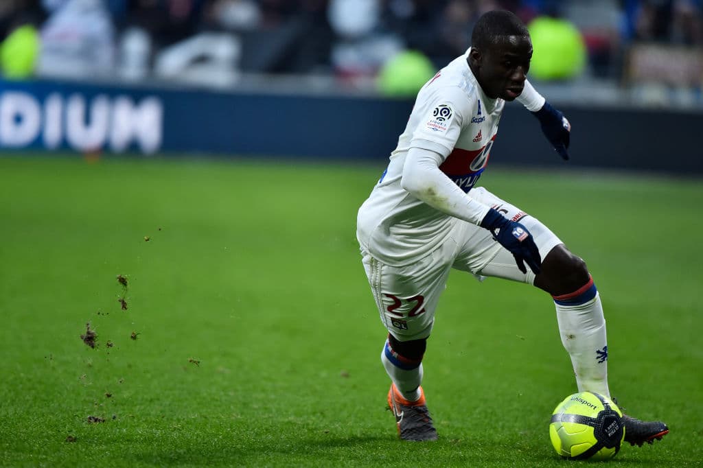 El mediocampista del Olympique de Lyon, Tanguy Ndombele, cuya carta pertenece al Amiens de la Ligue 1, interesa al Tottenham y ofrecerían hasta 40 millones de euros por él.