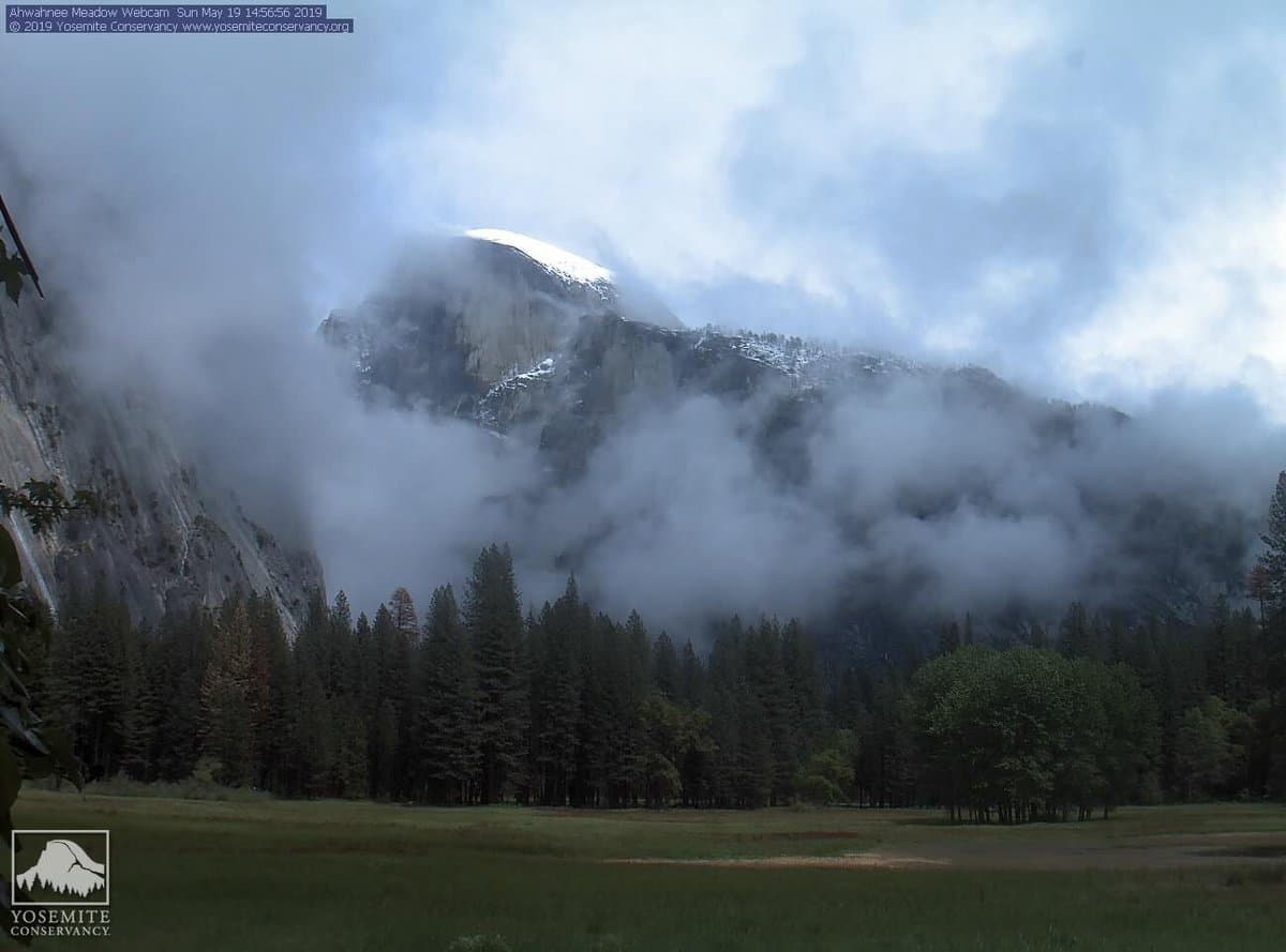 Estas condiciones frías son consideradas por expertos como inusuales a solo mes y medio de la llegada del verano en California.