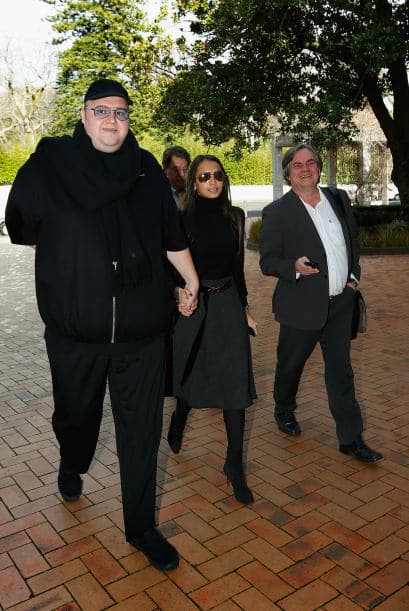 Cierran MegaUpload. Iniciamos el año con una noticia que impactó a los fanáticos de las descargas. El 19 de enero, la Oficina Federal de Investigaciones (FBI) anunció el cierre de la popular página de descargas MegaUpload por un supuesto delito de piratería informática y la detención de cuatro de sus ejecutivos, entre ellos su fundador, Kim Dotcom, en Nueva Zelanda. El juicio de su extradición a Estados Unidos fue aplazado hasta el 12 de agosto de 2013.