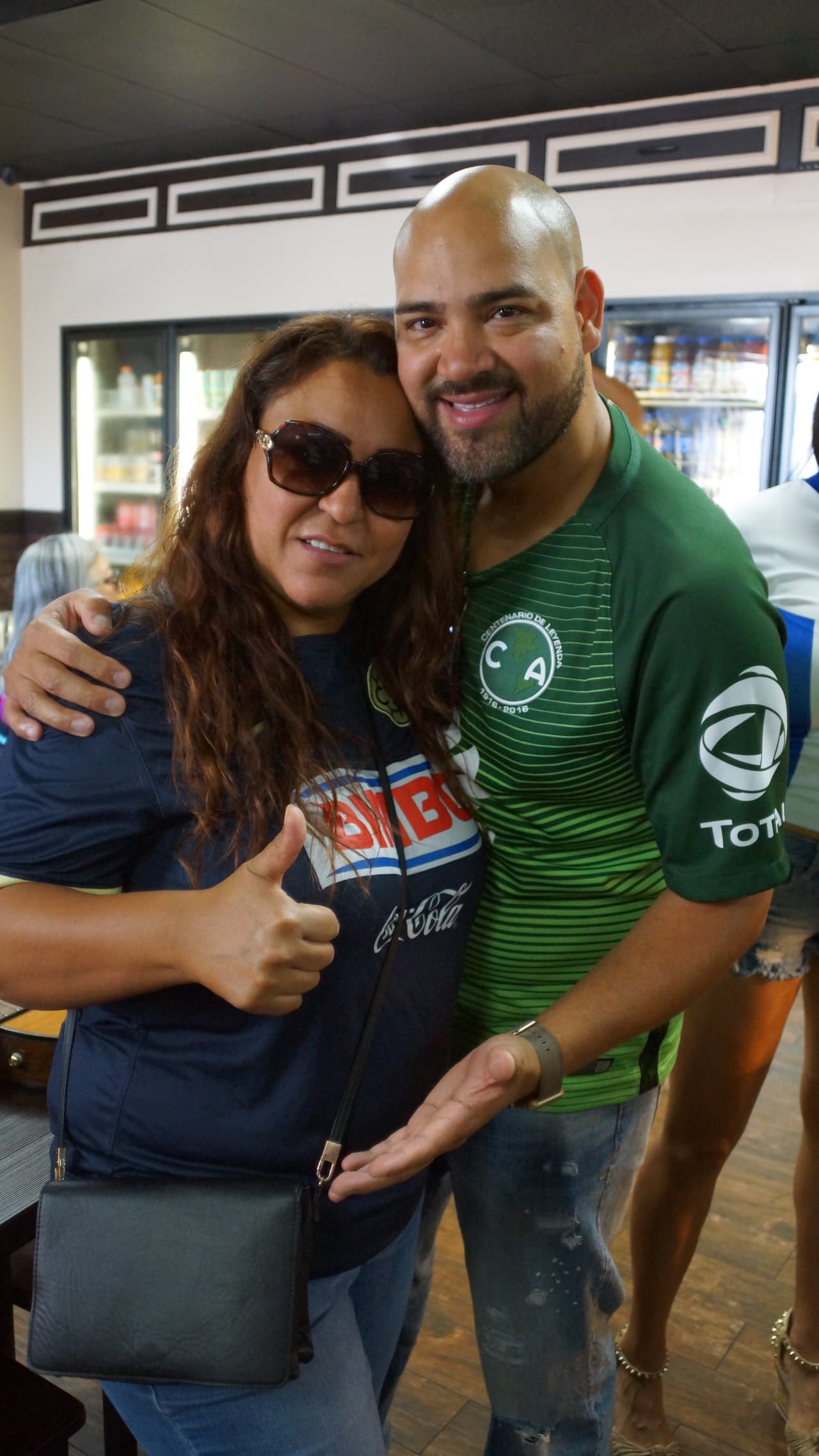 La hondureña confía en que su selección le gane a México y en un próximo partido, y no tiene problema con seguir pagando apuestas hasta lograr que El Feo y El Pelón sean los que paguen el siguiente reto.