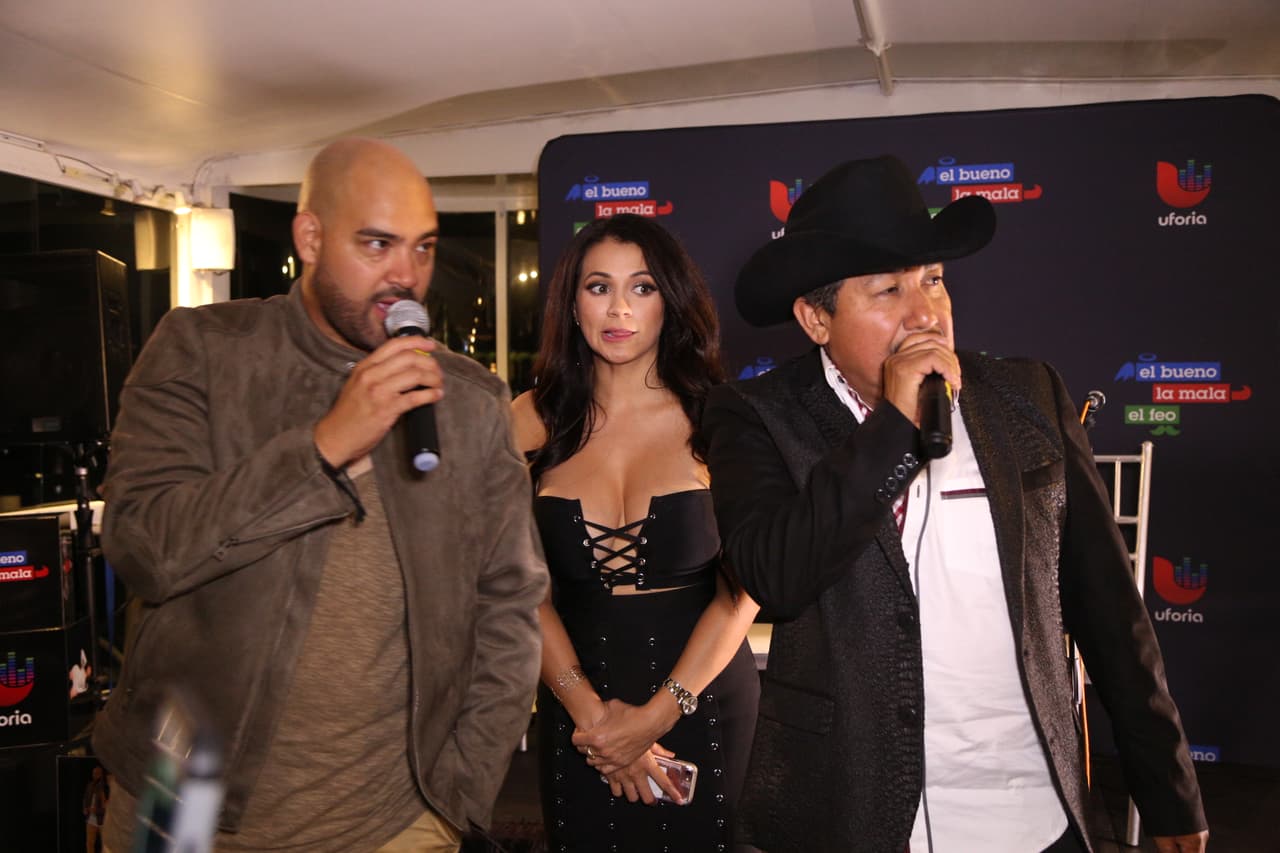 <b><a href="https://www.facebook.com/RaulElPelon/?fref=ts">Raúl 'El Pelón'</a></b>, 
<b><a href="https://www.facebook.com/carlamedranoo/?fref=ts">Carla Medrano </a></b>y 
<b><a href="https://www.facebook.com/andresmaldonadoelfeo/?fref=ts">El Feo</a></b> premiaron a sus oyentes con una noche inolvidable al lado de 
<b><a href="https://www.facebook.com/Calibre50Musica/?fref=ts">Calibre 50</a></b> en un bote privado.