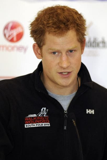 Para celebrar su llegada al Polo Sur, bebieron champagne ¡directo de una pierna prostética!Mira aquí los videos más chismosos.