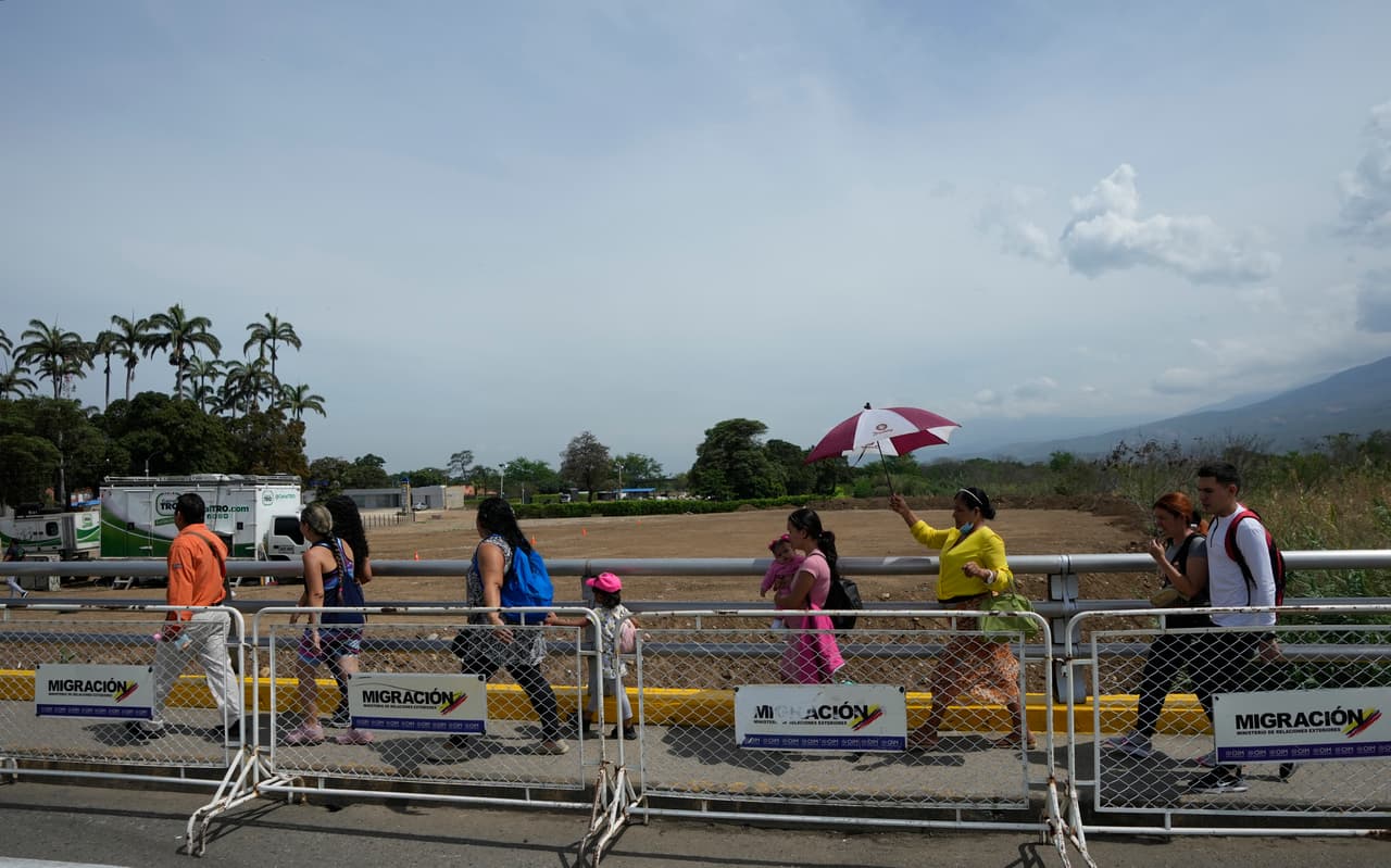 Lejos quedaron los años de bonanza en los que el comercio bilateral superó los 7,000 millones de dólares durante su pico en 2008.
<b>En 2020, durante la pandemia, se registró la cifra más baja con 222 millones de dólares, dijo el Ministerio de Comercio colombiano.</b>
<br>
<br>