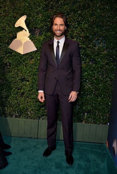 La pareja del momento está disfrutando de su amor por todo lo alto en Latin GRAMMY. Aquí te traemos su historia de amor.