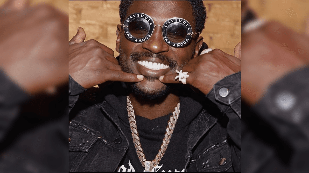 <b>Dentadura brillosa como las joyas</b>
<br>Ya lo hemos mencionado, pero es importante resaltar el gran valor que representan las joyas para Antonio Brown, prácticamente es infalible en su vestimenta.