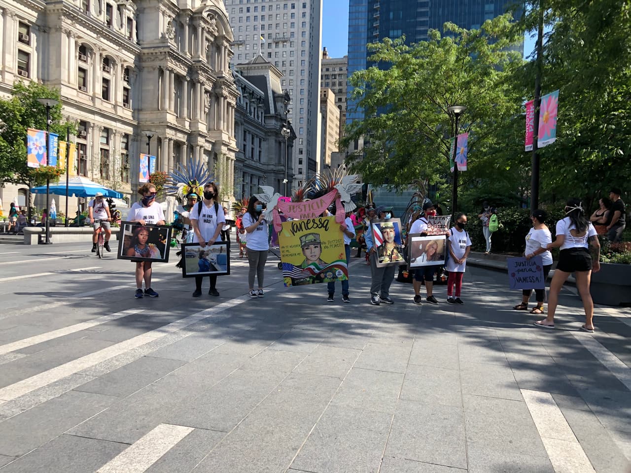 “Somos la voz de las que ya no están” así lo afirmaron las más de 100 personas que formaron parte de la marcha en Filadelfia, convocada por las organizaciones Juntos y Lazos América Unida.