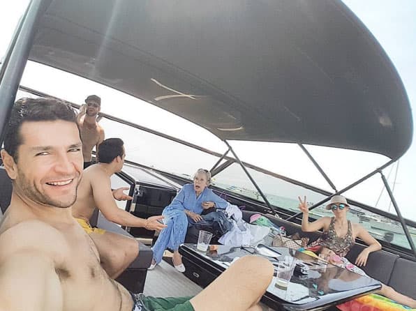 Martín Fuentes y Jacky Bracamontes disfrutaron de un par de viajes en bote.