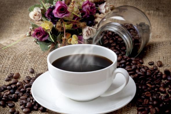 Pero lo malo es que el exceso de cafeína crea dependencia, también tiene altos niveles de cortisol, lo cual afecta al sistema inmunitario y produce insomnio.