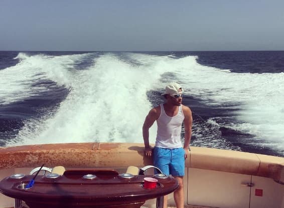 Lo cierto es que últimamente ha trabajado muy duro para conseguir músculo de roca.