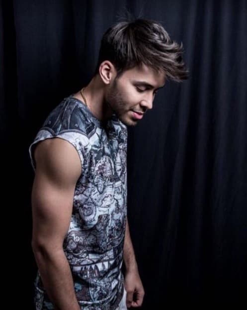 Pero sus músculos son irresistibles.