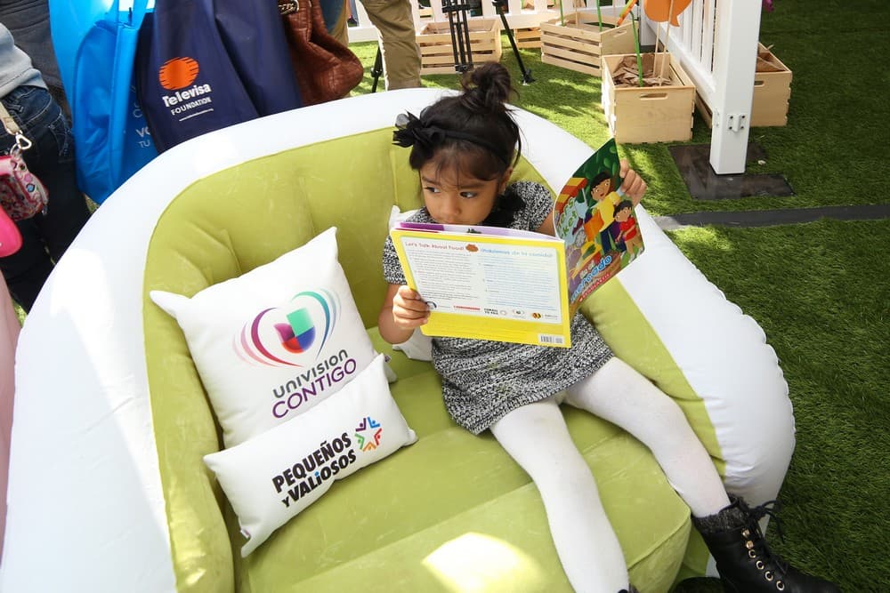 Como todos los años, Univision realizó su ya tradicional Feria de la Educación, el 15 de octubre de 2016, por primera vez en los terrenos de CalState Northridge. Decenas de miles de padres e hijos asistieron al mayor evento educativo de la comunidad hispana estadounidense.