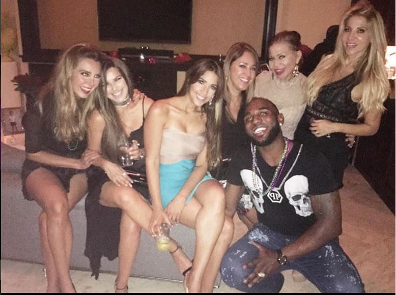 La actriz dominicana Dalisa Alegría fue una de las invitadas a la fiesta y aprovechó para hablar de negocios con William, mismos que revelarán próximamente, según compartió ella en su cuenta de Instagram.