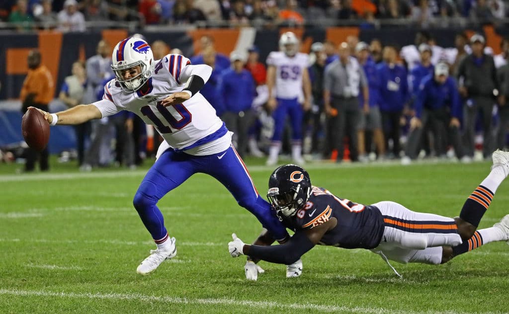 AJ McCarron pedía una oportunidad como quarterback abridor y los Buffalo Bills le dieron el espacio, pero defraudó en la pretemporada. Fue canjeado a Oakland por una selección de quinta ronda.