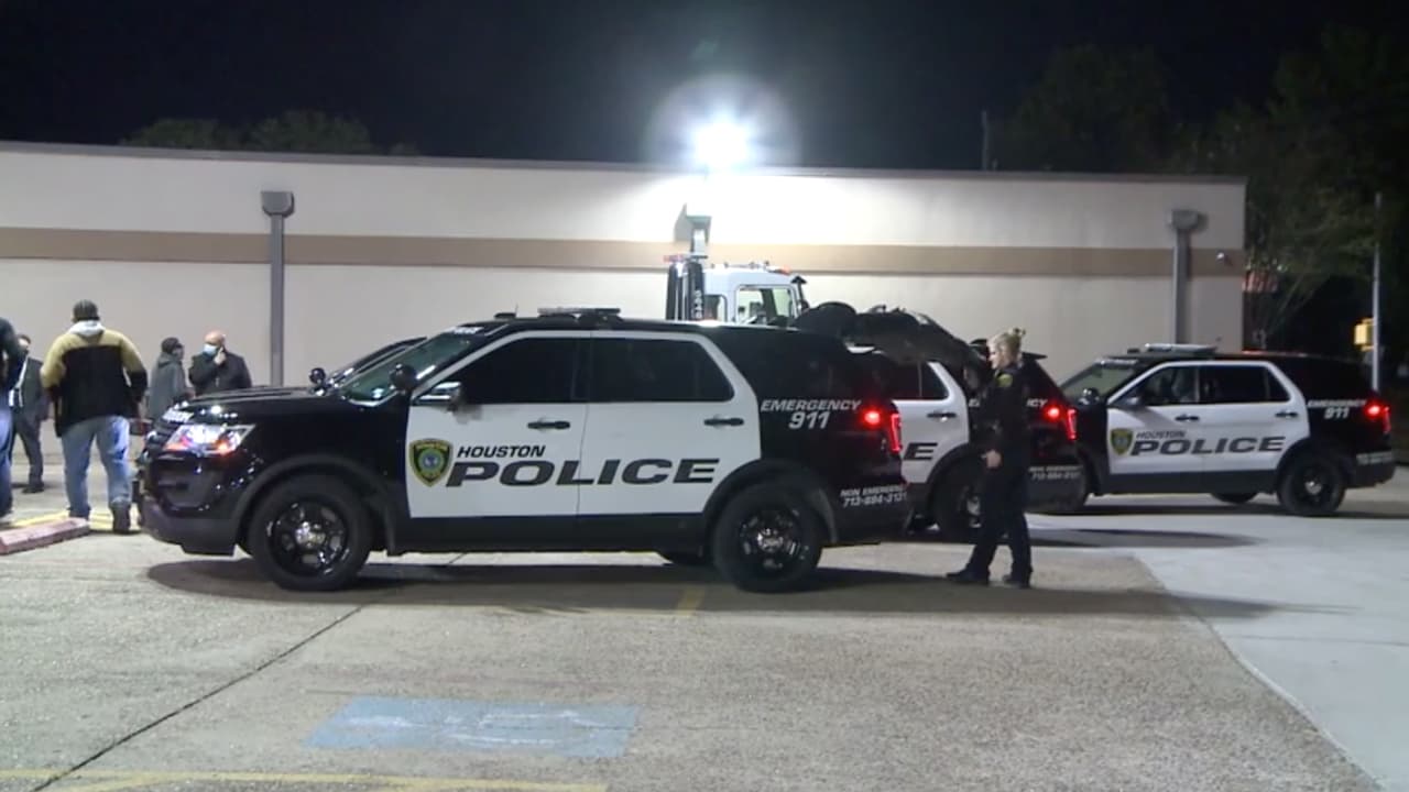 Los hombres que huyeron tienen entre 20 y 25 años y están siendo buscados por la justicia.