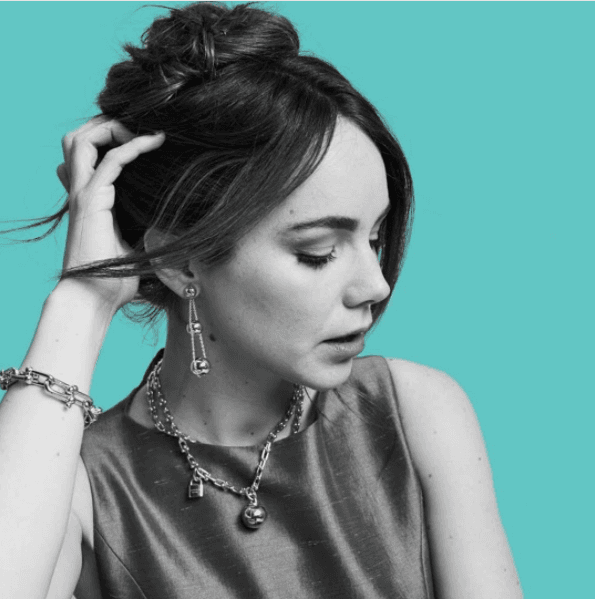 Con la llegada de su primer hijo a quien llamó Jerónimo Luna, fruto de su relación con el también actor, Diego Luna, Camila convirtió en una joven abuela a Ernestina Sodi.