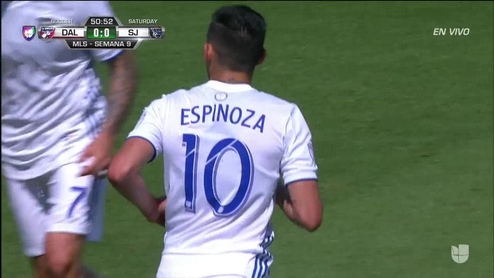 Tiro desviado de Cristian Espinoza