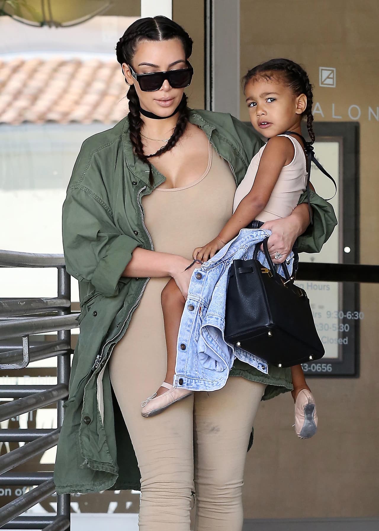 Sin duda, uno que resaltaba cada una de sus atrevidas curvas - y hasta la mancha en su muslo izquierdo.