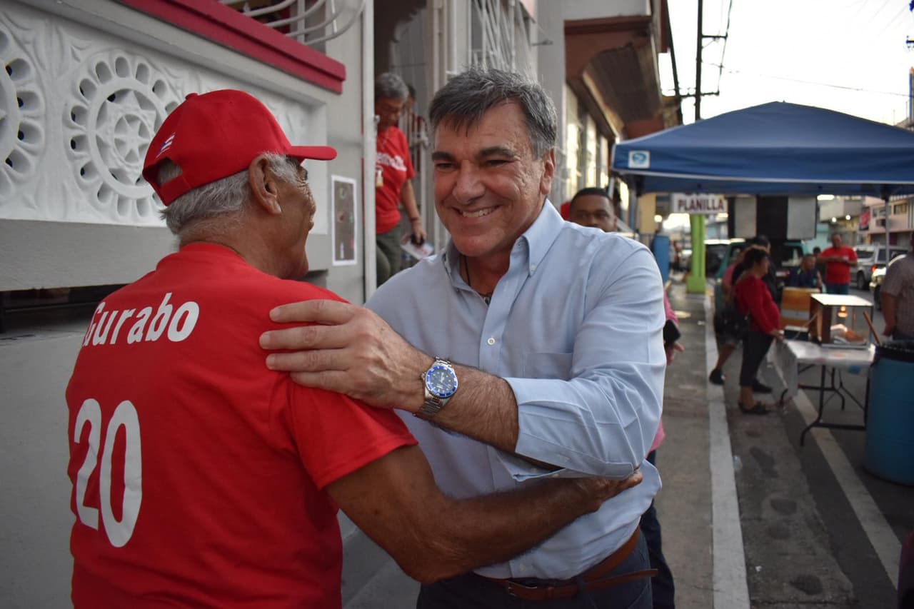 "Charlie" Delgado mantiene la delantera en las primarias populares, según encuesta