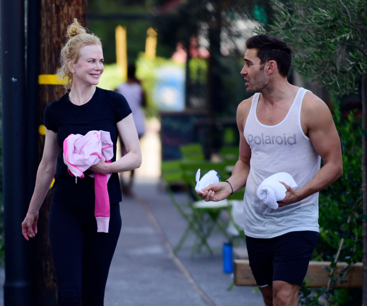 ¿Quién es el guapo galán que está al lado de Nicole?