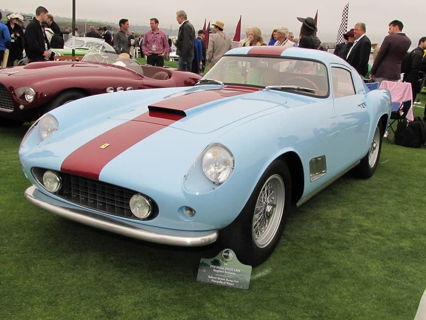 De todos los 
<b>250 GT </b>fabricados entre 1953 y 1964, este 
<b>Ferrari 250 GT LWB Berlinetta Tour de France</b> de 1958 es uno de los modelos más especiales. La denominación 
<b>LWB</b> se refiere a su base de ejes extendida mientras que 
<b>Tour de France </b>se refiere al hecho de haber participado por diez días en la edición de 1956 de la carrera francesa. 
<b>Ferrari</b> construyó 77 ejemplares del 
<b>Tour de France</b>, cuya carrocería fue diseñada por Pininfarina, entre 1956 y 1959.