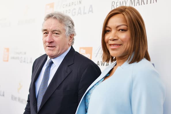 El diario afirma que Hightower no llegó al tribunal, pero que argumentó mediante sus abogados que tiene derecho a la mitad de la fortuna de De Niro, que proviene de películas y su participación en la cadena de restaurantes Nobu.