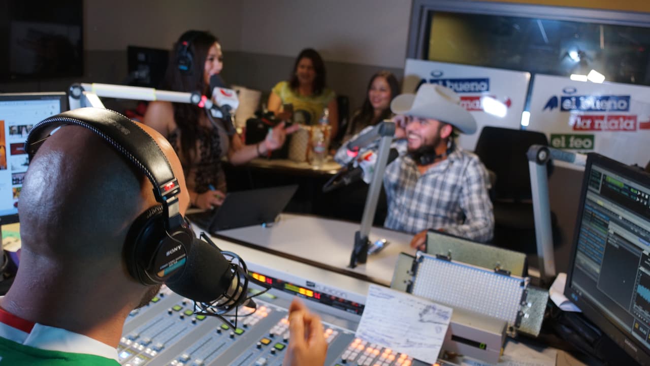 Carla Medrano enamoró a Gerardo Ortiz durante la entrevista del artista con 'El Bueno, La Mala y El Feo'.