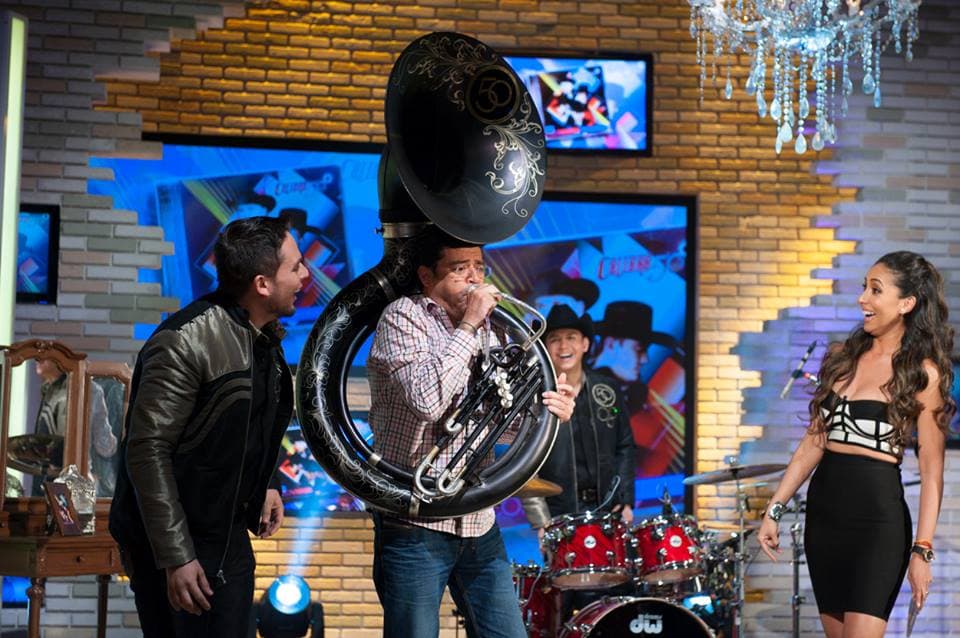 Hasta el 'Burro' Van Rankin quiso ser uno más de los integrantes ¡pero ya no sopla!