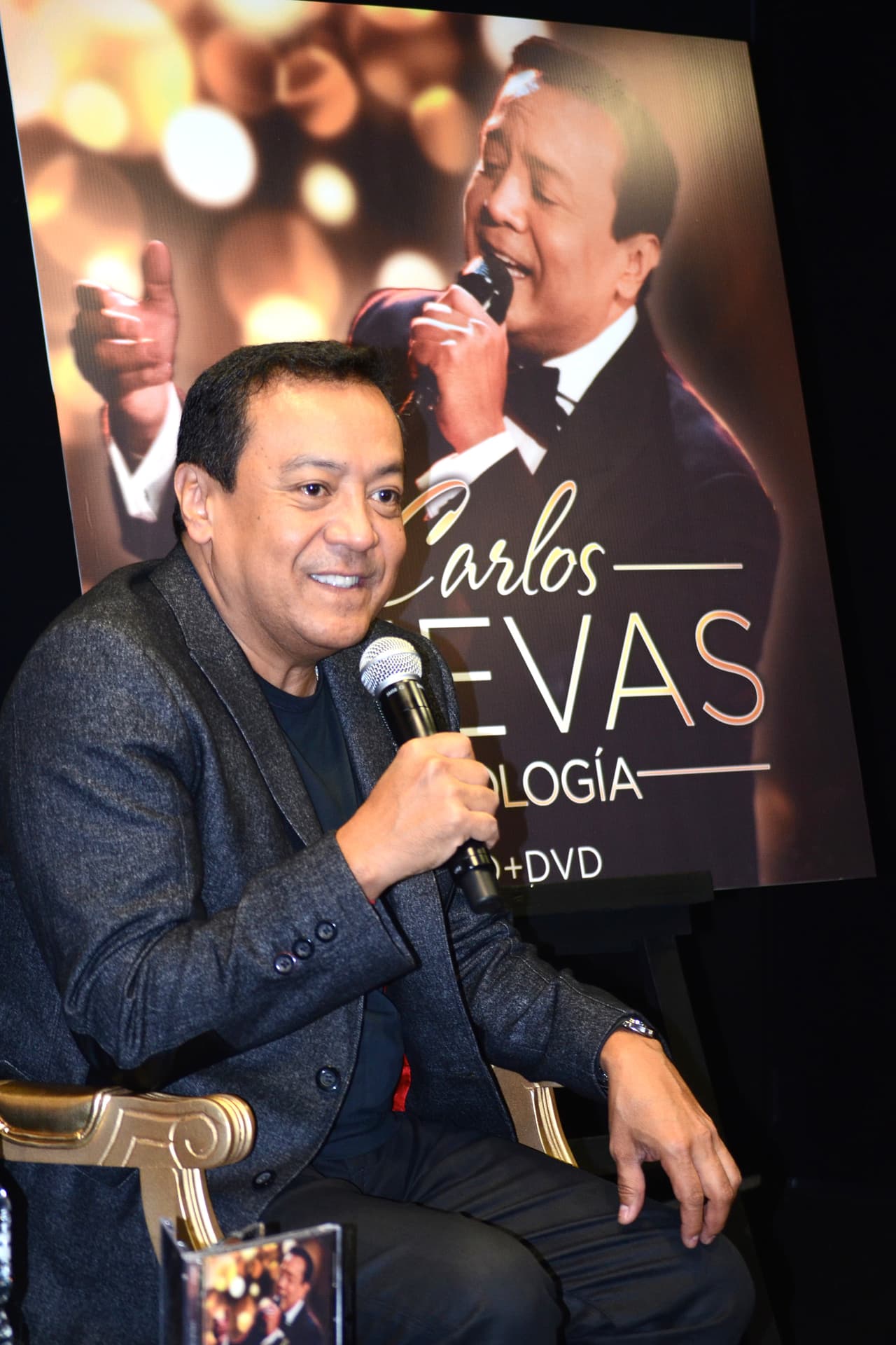 En enero de 2020, Carlos Cuevas dejó entrever que el conflicto comenzó cuando él declaró que 
<b>ponía en duda que 'El Divo de Juárez'</b> le había pedido matrimonio a su hermana.
<br>