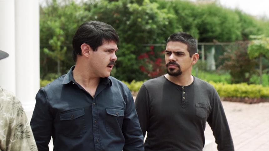 ‘El Chapo’ frenó las aspiraciones de Arturo Bernal Leyda y le pidió esperar. Arturo se sintió ofendido por la negativa y les hizo creer que aceptaba la decisión. Joaquín Guzmán no se fiaba ya de los Bernal Leyda y ordenó que ‘Los GAFES’ vigilaran todos sus movimientos.