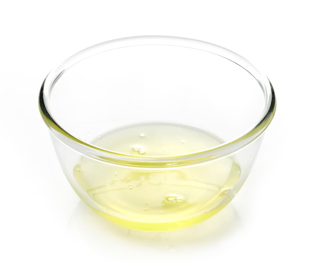 Cada martes cambia el agua y la clara de huevo, agradeciendo a Santa Clara, y verás cómo tu vida se aclara pronto.