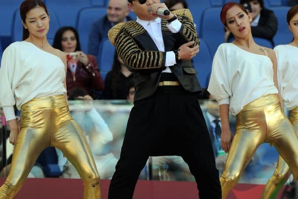 Y tan popular se volvió con su baile del caballo, que ni por ser tan exitoso se salvó del enorme abucheo por parte de miles de personas que vieron su actuación en el Estadio Olímpico de Roma.