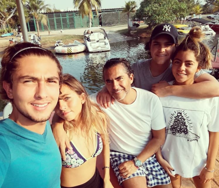 Raúl Araiza y sus mellizas Camila y Roberta, conviven con papá y sus novios, aunque al actor le den celos.