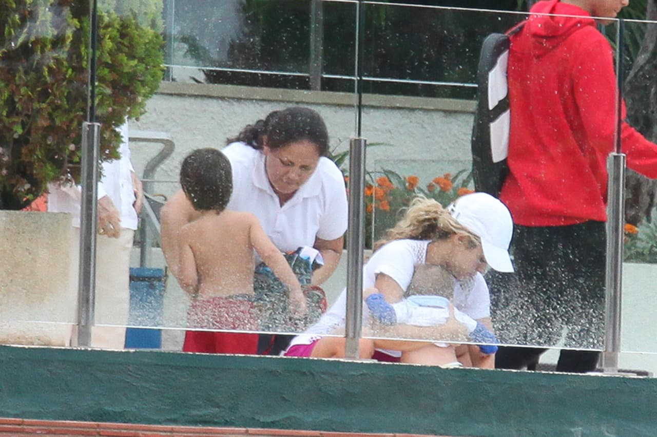 Milan salió de la alberca.