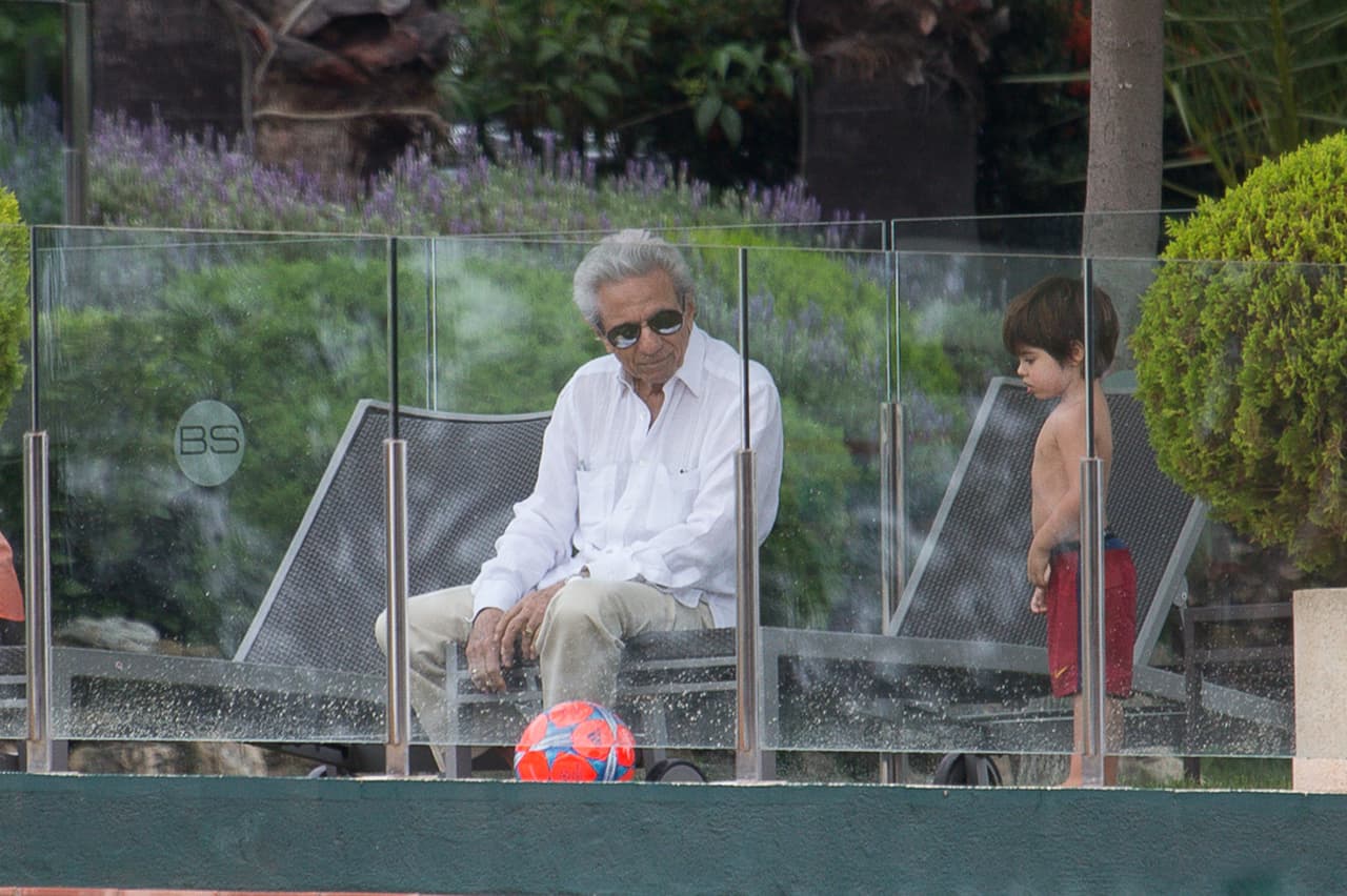 El papá de la cantante, William Mebarak, cuidaba de Milan.