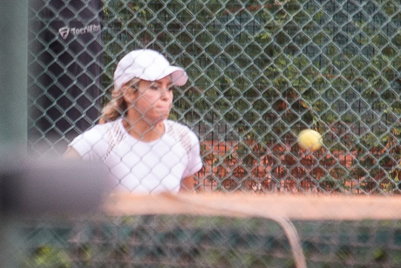La colombiana se encontraba jugando tenis.