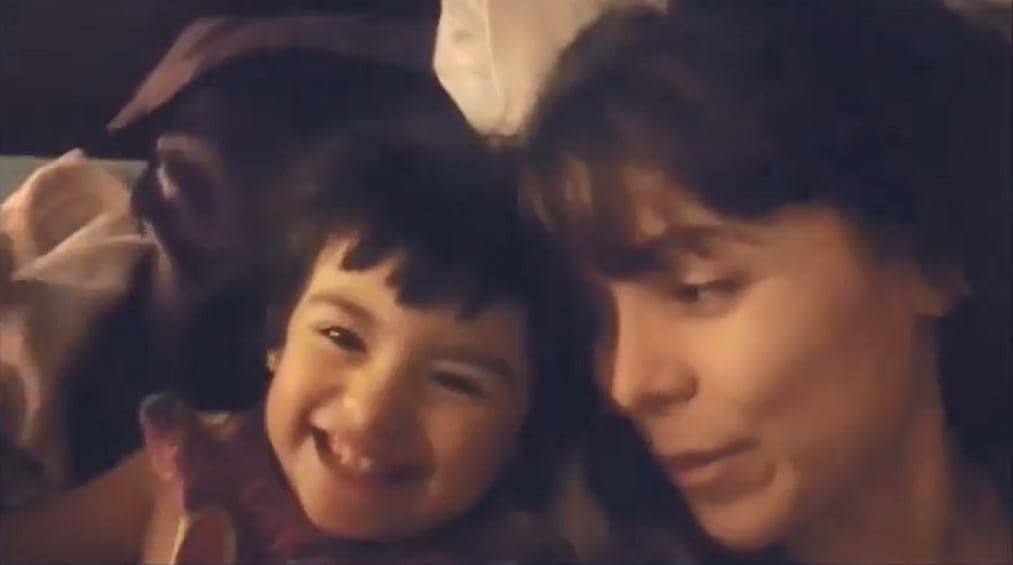 Este 24 de diciembre, su familia, además de compartir una foto de la última Navidad que pasaron juntos, también 
<b><a href="https://www.instagram.com/p/BrzJw0SHZqv/">publicó </a><a href="https://www.instagram.com/p/BrzJw0SHZqv/">un video donde se ve a la recordada ‘Lavandera’ enseñando a orar</a></b> a las pequeñas Sara Valentina y Nina Victoria.