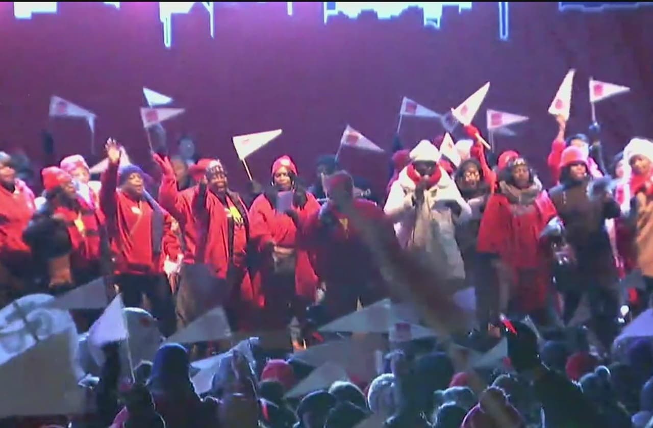 Miles de maestros de CTU realizaron protesta en Grant Park contra recortes en CPS.