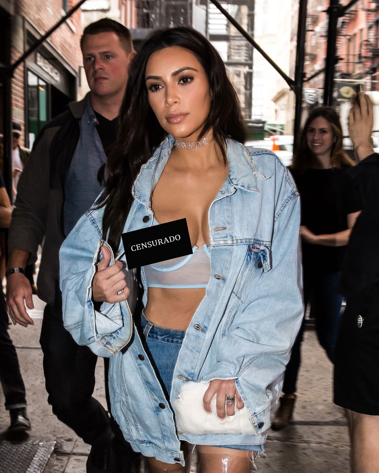 Su sostén trasparente.