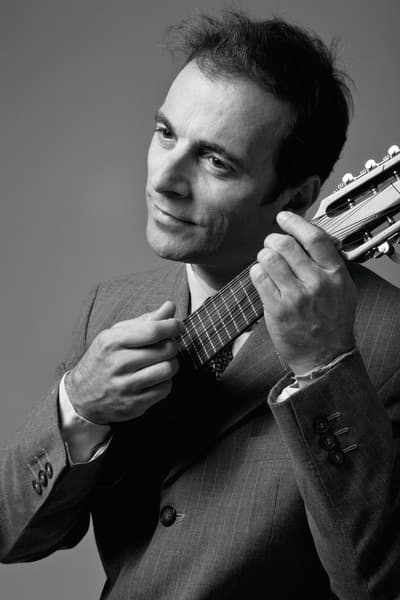 Está nominado en las categorías de Canción del Año y Mejor Canción Alternativa.