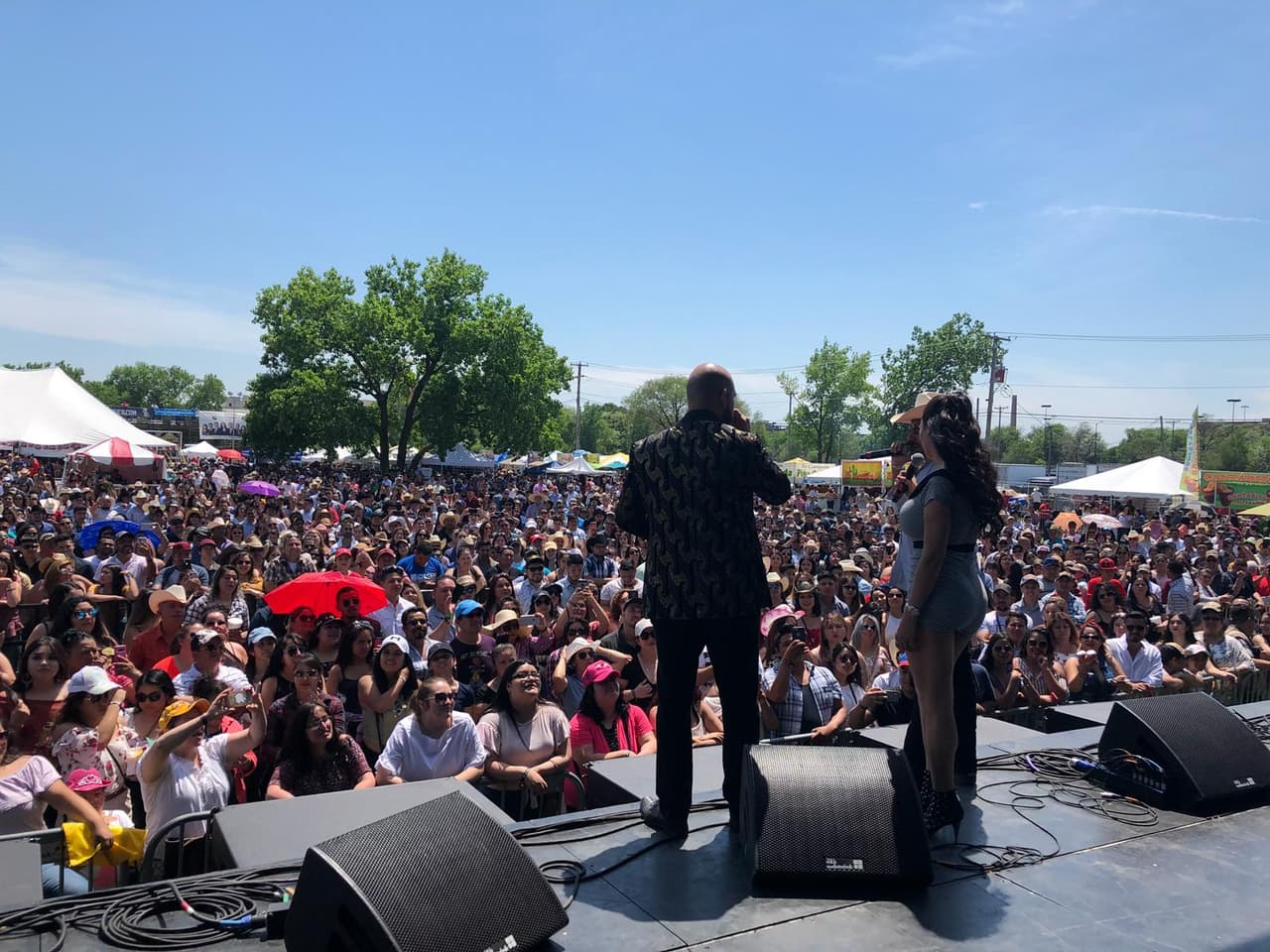 Pero después del corto descanso, el show volvió y el ambiente lo prendió El Bueno, La Mala y El Feo.
