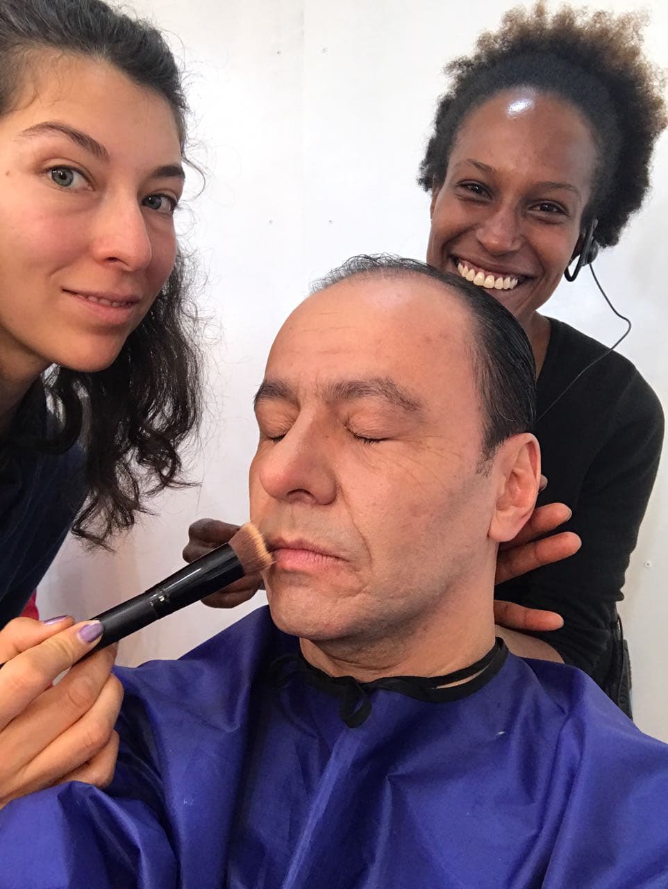 Homero tiene que ser paciente para que la caracterización quede perfecta.